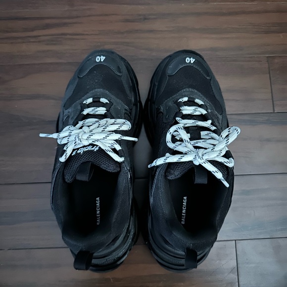 Triple S Balenciagas - Picture 2 of 7